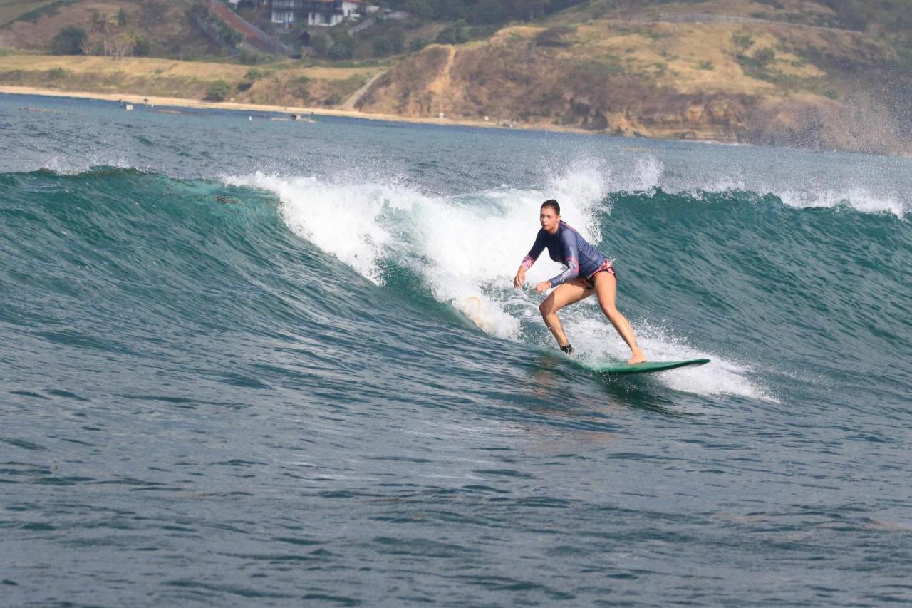 Tropical Sunday Bungalow - Surf And Stay Selong Belanak Eksteriør billede