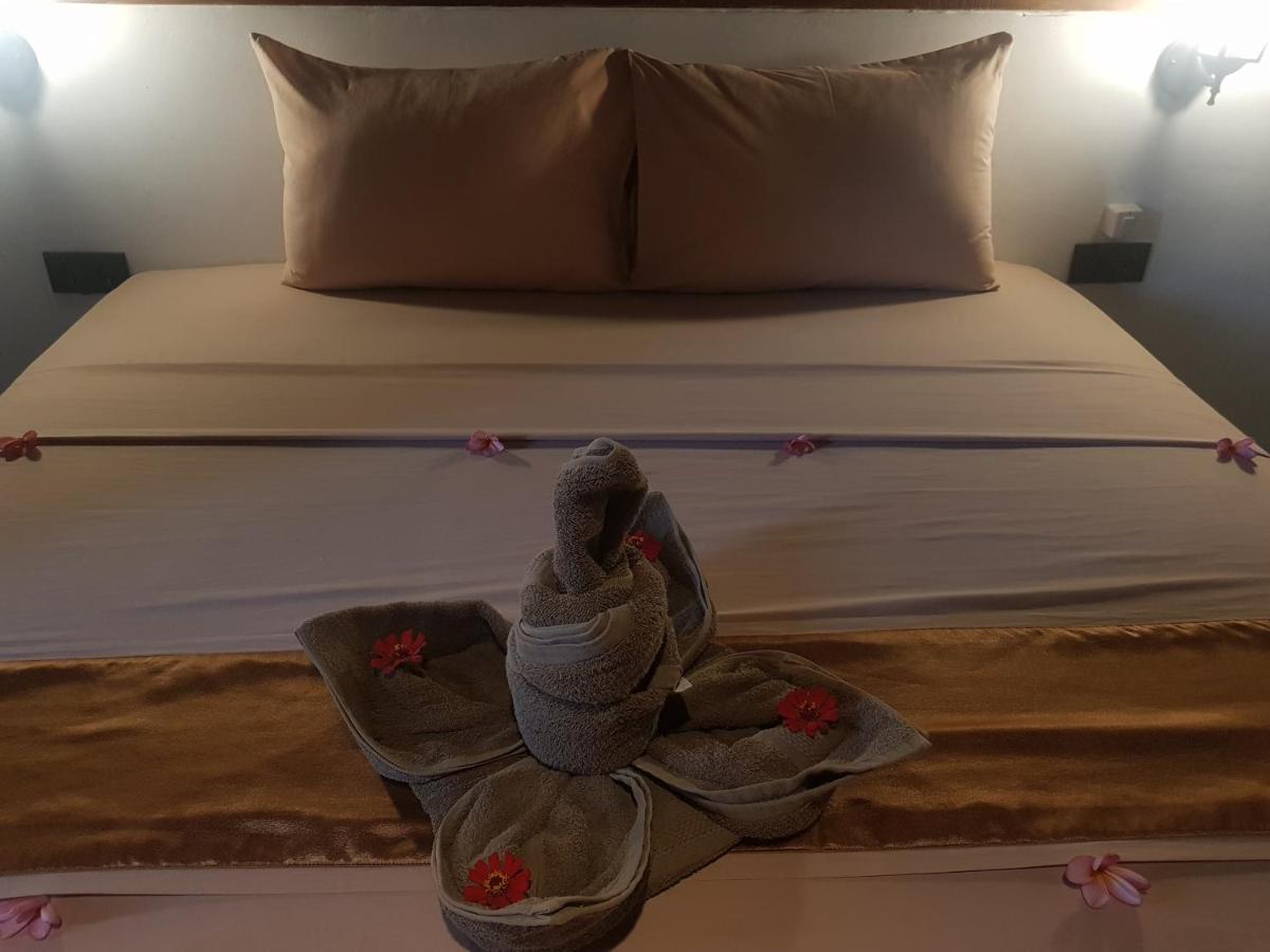 Tropical Sunday Bungalow - Surf And Stay Selong Belanak Eksteriør billede
