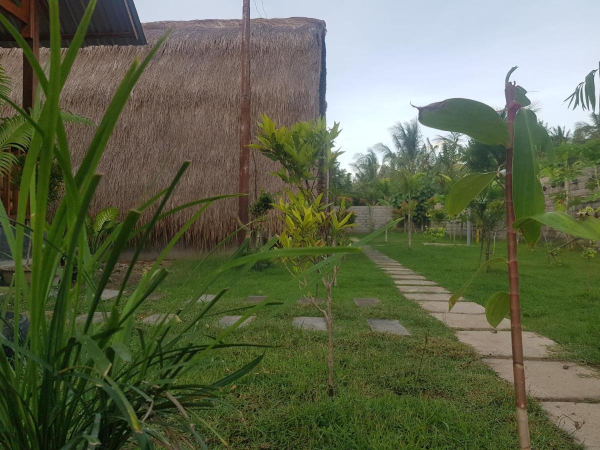 Tropical Sunday Bungalow - Surf And Stay Selong Belanak Eksteriør billede