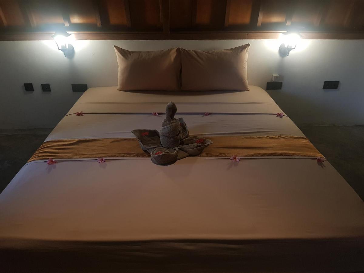 Tropical Sunday Bungalow - Surf And Stay Selong Belanak Eksteriør billede