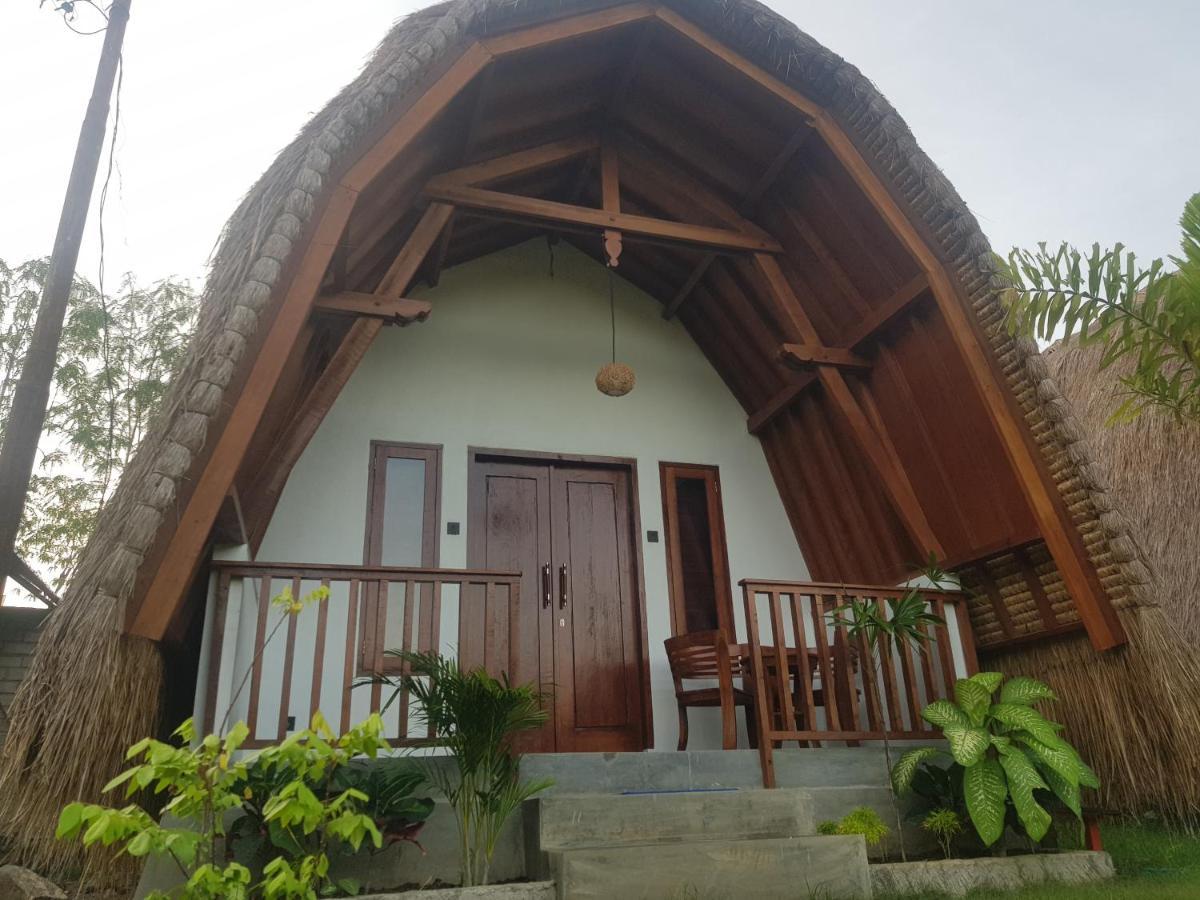 Tropical Sunday Bungalow - Surf And Stay Selong Belanak Eksteriør billede