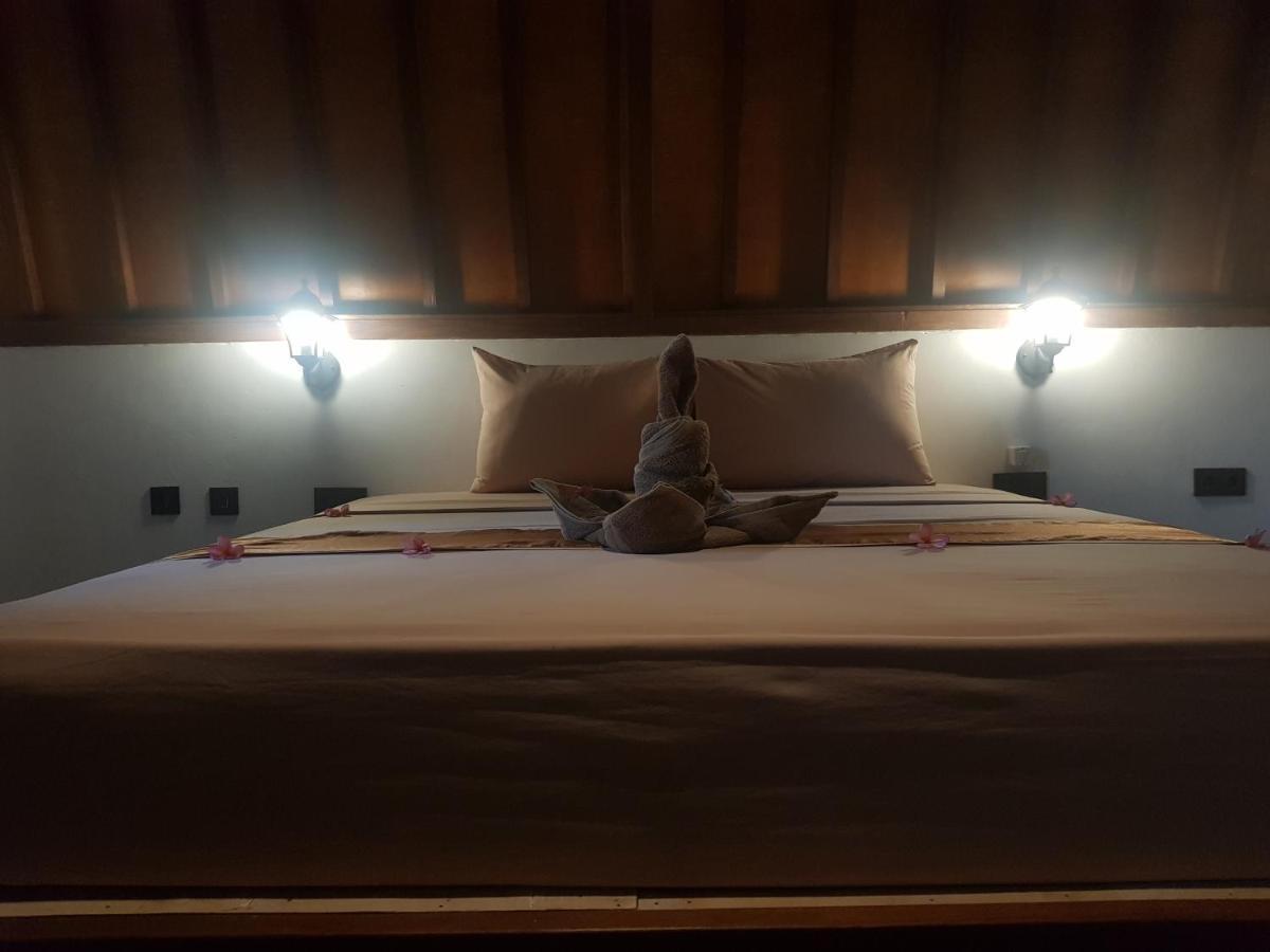 Tropical Sunday Bungalow - Surf And Stay Selong Belanak Eksteriør billede