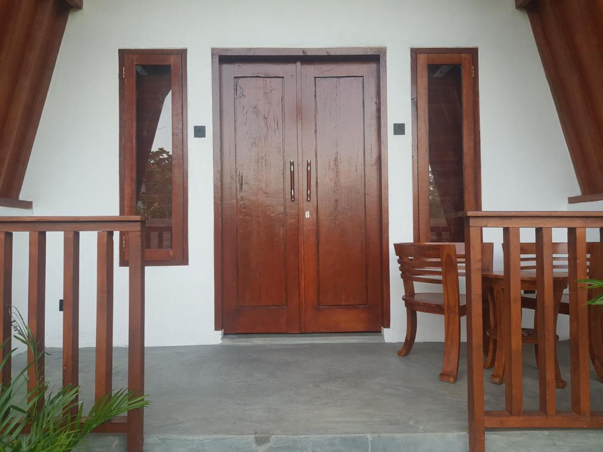 Tropical Sunday Bungalow - Surf And Stay Selong Belanak Eksteriør billede