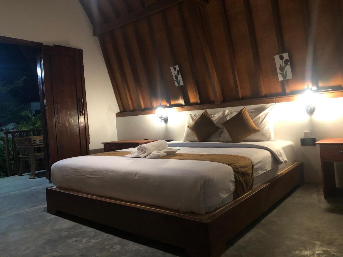Tropical Sunday Bungalow - Surf And Stay Selong Belanak Eksteriør billede