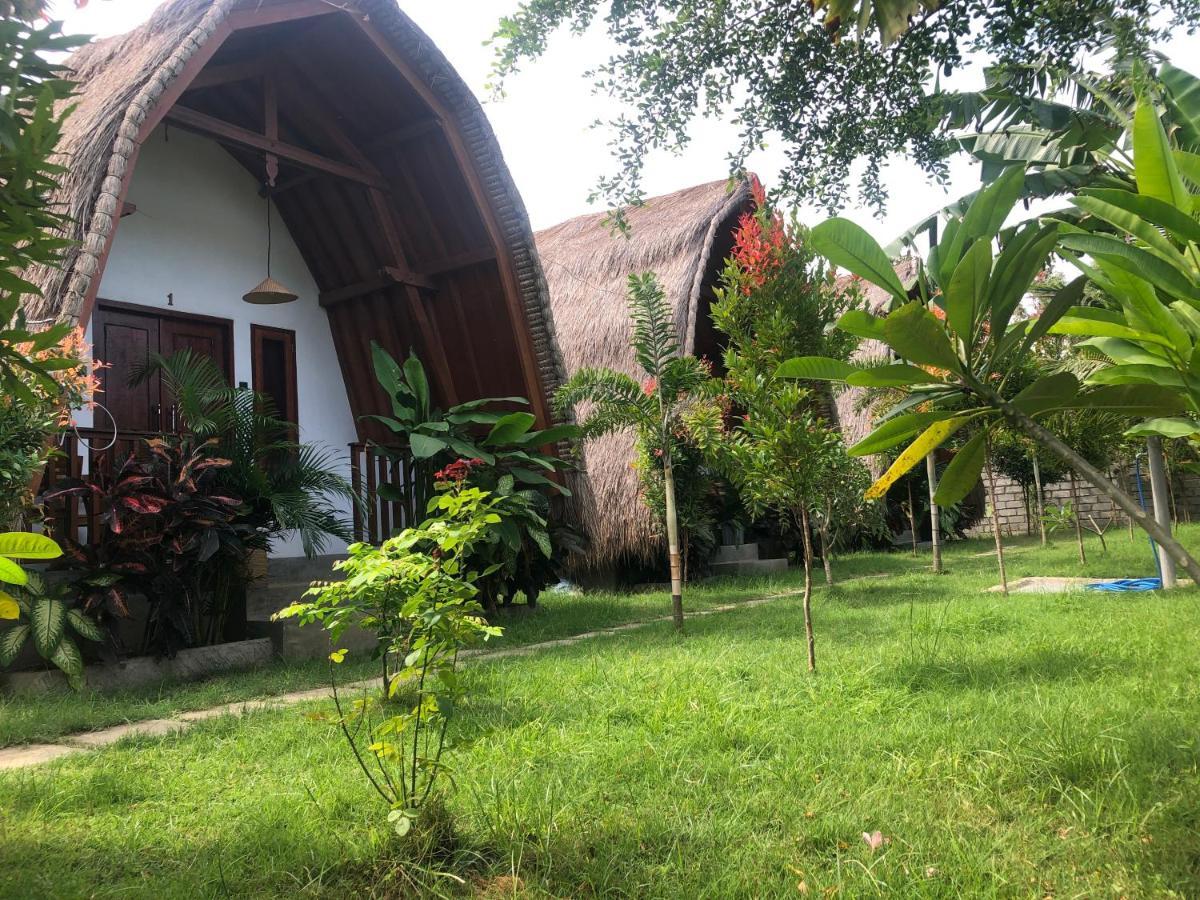 Tropical Sunday Bungalow - Surf And Stay Selong Belanak Eksteriør billede