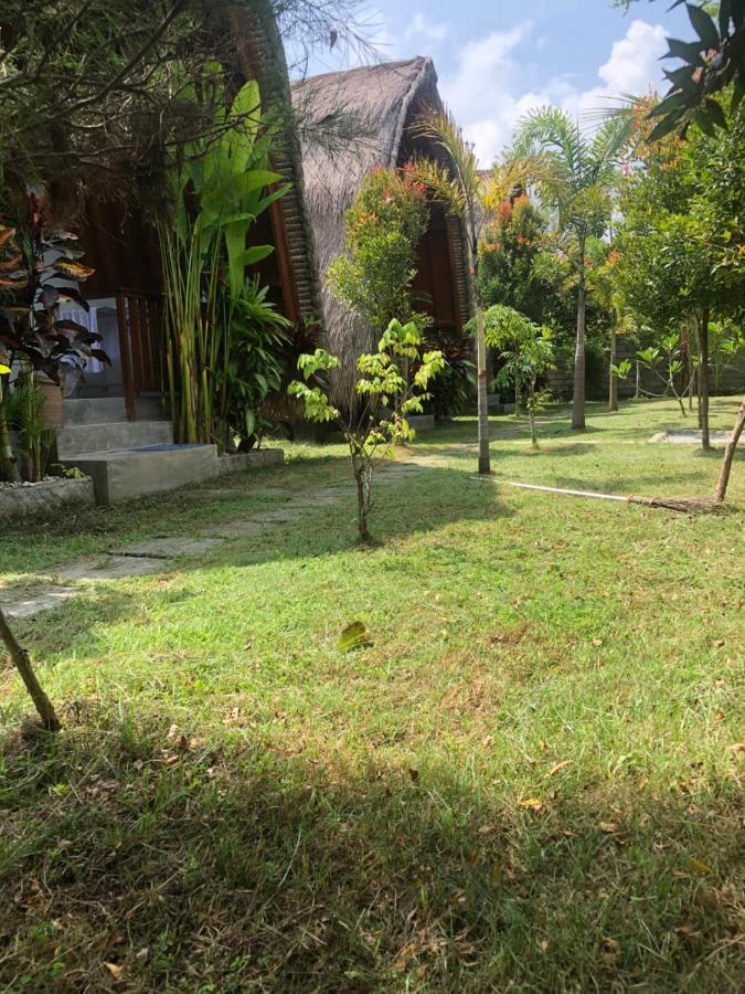 Tropical Sunday Bungalow - Surf And Stay Selong Belanak Eksteriør billede