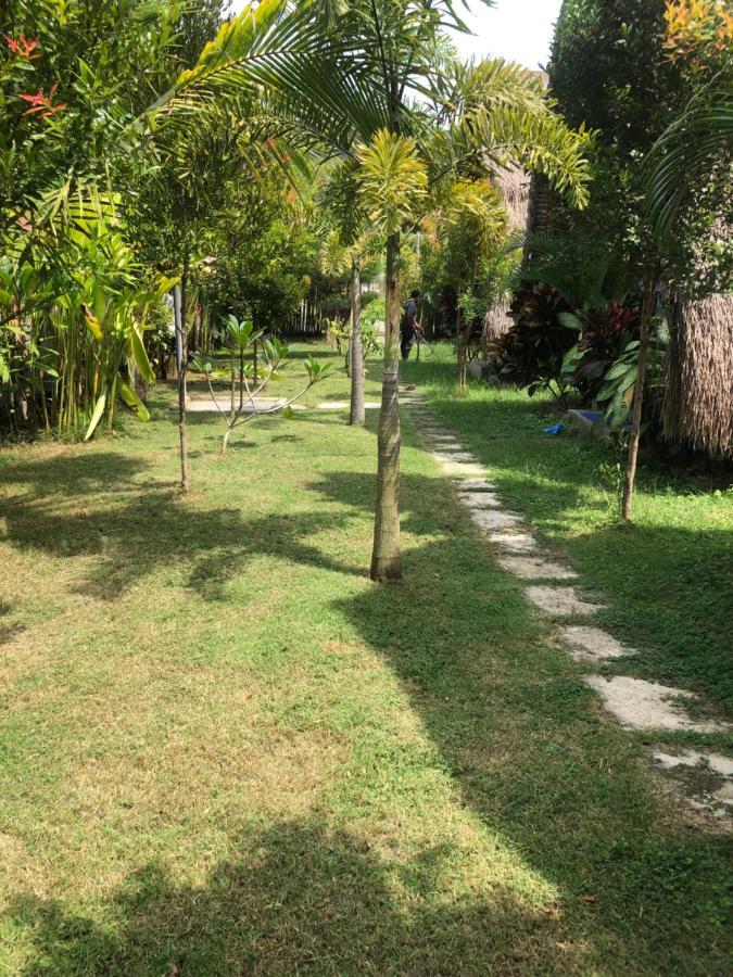 Tropical Sunday Bungalow - Surf And Stay Selong Belanak Eksteriør billede