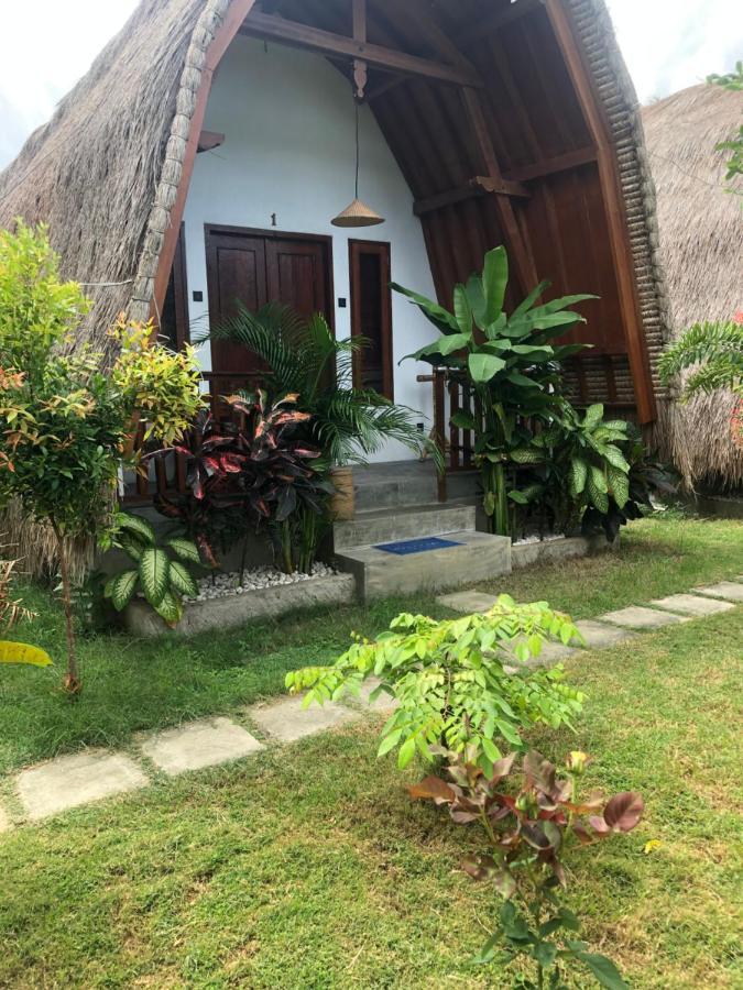 Tropical Sunday Bungalow - Surf And Stay Selong Belanak Eksteriør billede